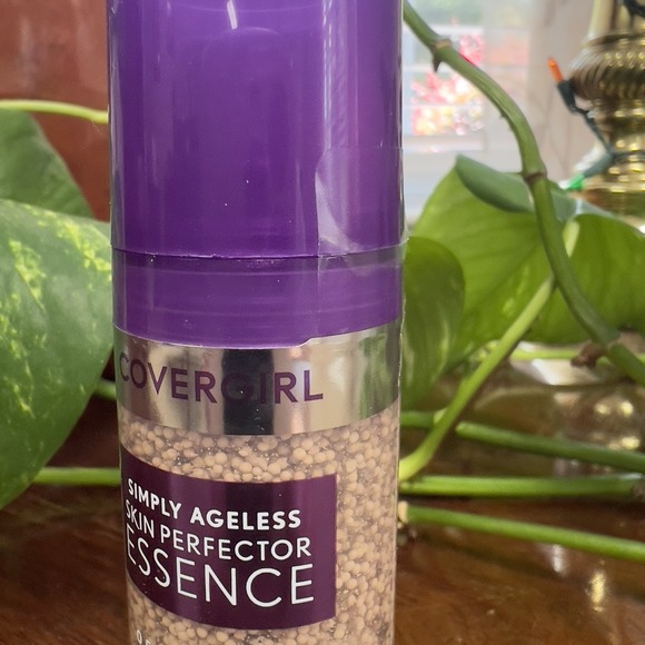 2X Covergirl Simply Ageless Skin‎ Perfector Essence Foundation, 20 light - Picture 4 of 5